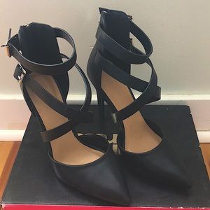 Size 7 us , BRAND NEW NEVER WORN